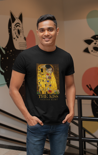 Gustav Klimt — The Kiss Classic Edition T-Shirt | Wearable Art