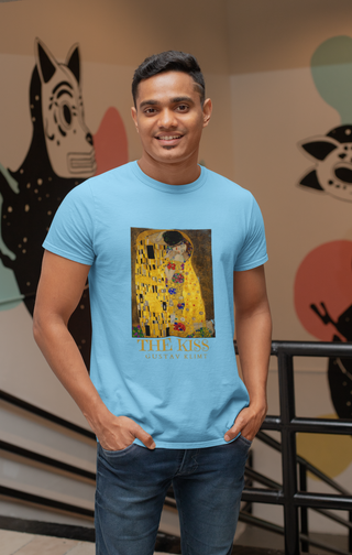 Gustav Klimt — The Kiss Classic Edition T-Shirt | Wearable Art