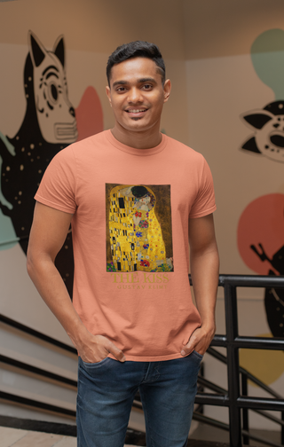 Gustav Klimt — The Kiss Classic Edition T-Shirt | Wearable Art